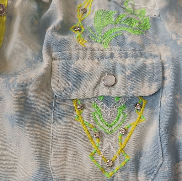 Roar new attacks button up embroidered top - Picture 7 of 13
